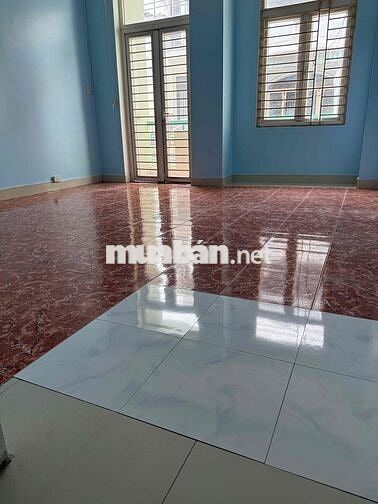 cho thuê căn nhà ngay đường lớn.làm công ty văn phong