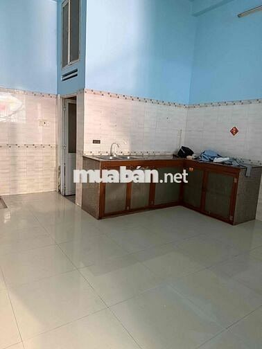 cho thuê căn nhà ngay đường lớn.làm công ty văn phong