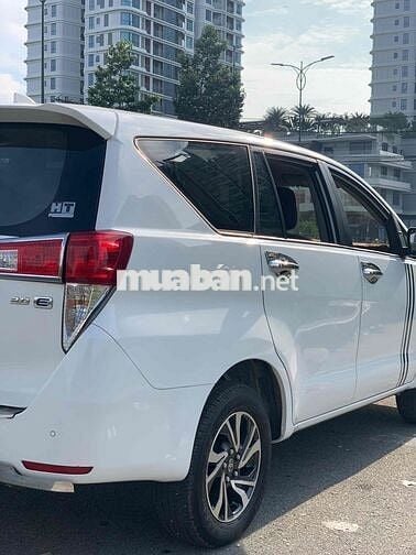 Toyota Innova 2.0E Trắng