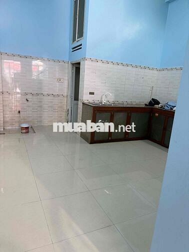 cho thuê căn nhà ngay đường lớn.làm công ty văn phong