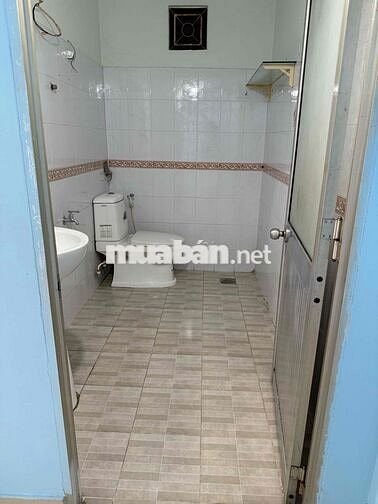 cho thuê căn nhà ngay đường lớn.làm công ty văn phong