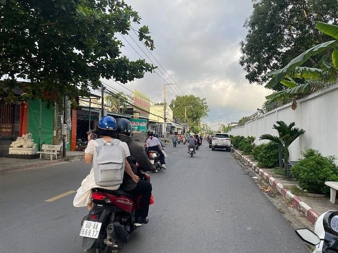 nhà chính chủ mặt tiền kinh doanh quân đoàn 4 Tân phong