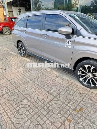 Toyota Veloz Cross Xám 7 chỗ