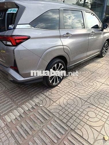 Toyota Veloz Cross Xám 7 chỗ