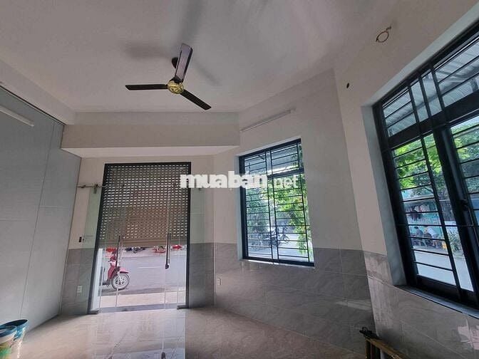 Mặt bằng kinh doanh 20m2 căn góc ngã ba có gác lửng, Phan Văn Đối