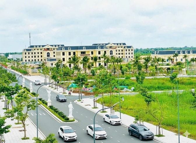 Đất nền trung tâm hành chính Thủ Thừa, Sổ Hồng riêng, giá chỉ 2tỷ48