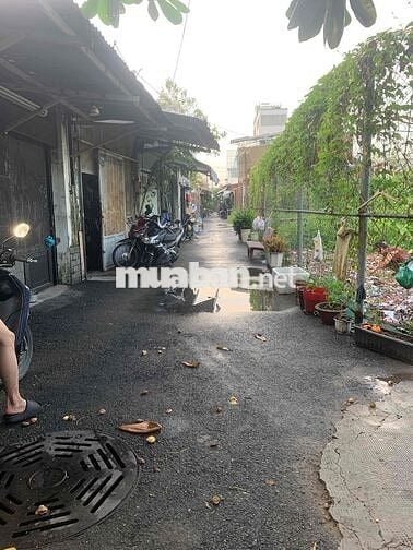 Đất sổ đỏ 2 mặt tiền hẻm xe hơi, nở hậu; Bờ kè đường kêmh tham lương