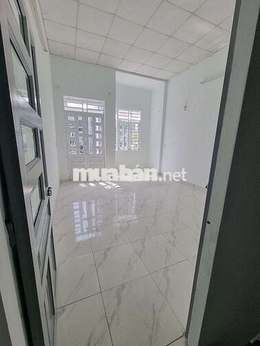 Cho thuê nhà hẻm xe tải Huỳnh Thị Hai, 4x16, nhà đẹp, khu cao ko ngập