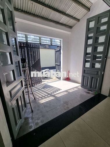 Cho thuê nhà hẻm xe tải Huỳnh Thị Hai, 4x16, nhà đẹp, khu cao ko ngập