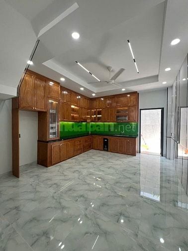 Bán nhà 4PN , Hướng Tây Bắc - Đường 160 Lã Xuân Oai , Quận 9