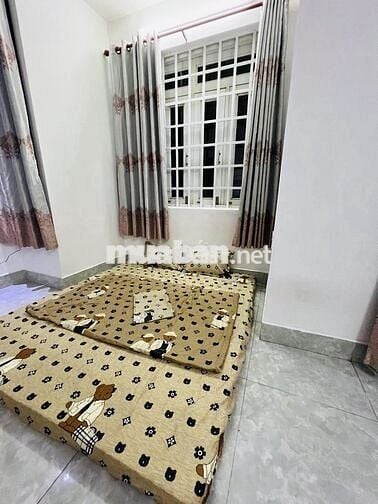 PHÒNG TRỌ BAN CÔNG LẦU 1 THOÁNG MÁT GẦN CVPM QUANG TRUNG