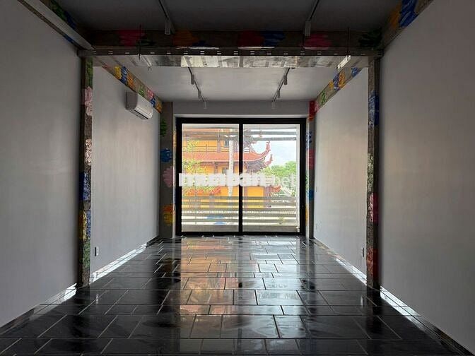 Cho thuê văn phòng lầu 1 , 36m2 , mặt tiền đường 3 tháng 2, Quận 10