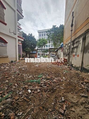 CHO THUÊ NGUYÊN CĂN , GẦN VÒNG XOAY DÂN CHỦ.