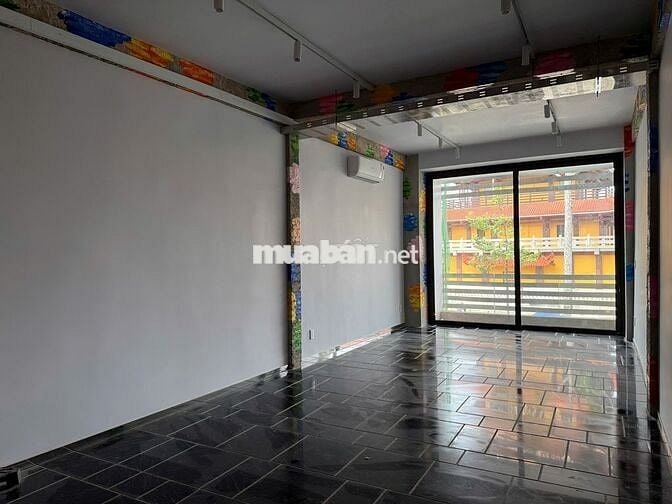 Cho thuê văn phòng lầu 1 , 36m2 , mặt tiền đường 3 tháng 2, Quận 10