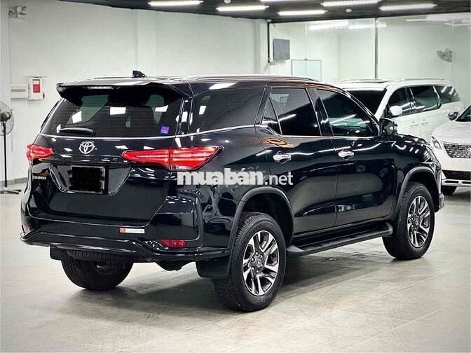 Toyota Fortuner 2025 Legender Dầu 16.000 km Đen