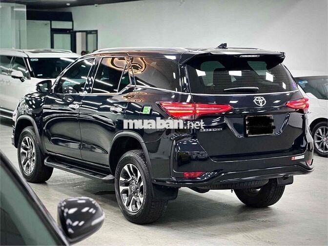 Toyota Fortuner 2025 Legender Dầu 16.000 km Đen