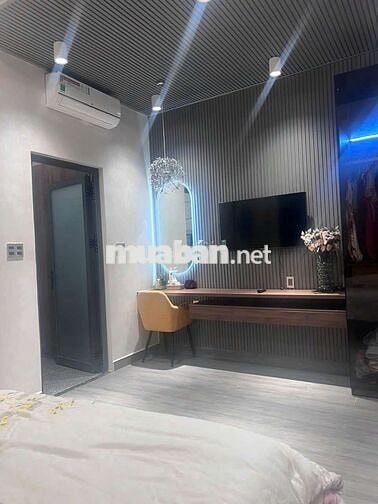 Biệt Thự Có Bể Bơi - 3 Tầng - Cần Bán Nhanh Để Chuyển Công Tác