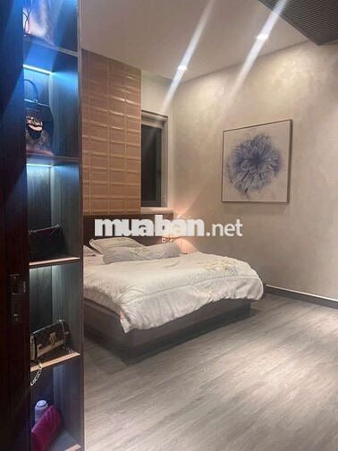 Biệt Thự Có Bể Bơi - 3 Tầng - Cần Bán Nhanh Để Chuyển Công Tác