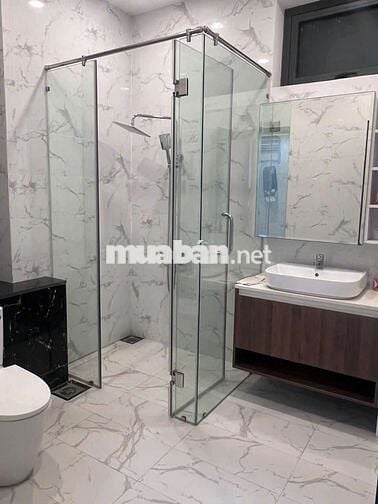 Biệt Thự Có Bể Bơi - 3 Tầng - Cần Bán Nhanh Để Chuyển Công Tác