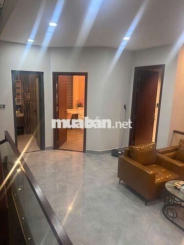 Biệt Thự Có Bể Bơi - 3 Tầng - Cần Bán Nhanh Để Chuyển Công Tác