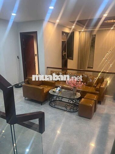 Biệt Thự Có Bể Bơi - 3 Tầng - Cần Bán Nhanh Để Chuyển Công Tác