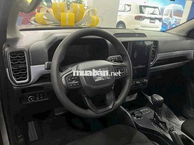 Ford Ranger 2025 XLS 2.0L 4x2 AT Xe Mới