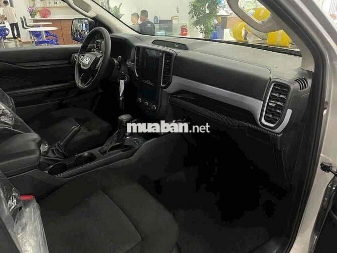 Ford Ranger 2025 XLS 2.0L 4x2 AT Xe Mới