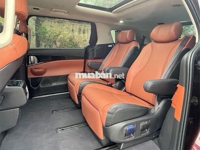 Kia Carnival Signature 2025 7S Đỏ mận