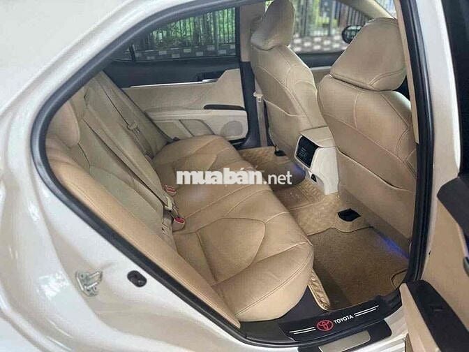 Toyota Camry 2022 2.0Q trắng/kem siêu đẹp