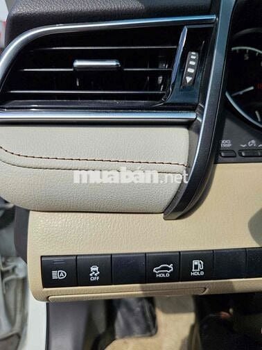 Toyota Camry 2022 2.0Q trắng/kem siêu đẹp