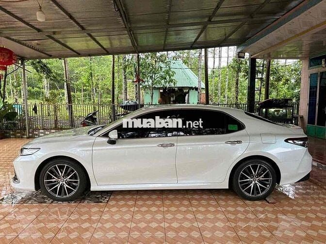 Toyota Camry 2022 2.0Q trắng/kem siêu đẹp