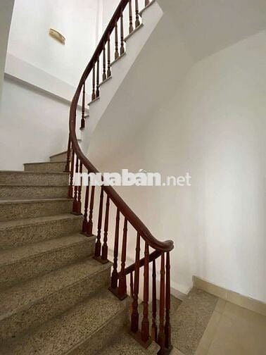 Việt Hưng- Nhà dân xây 3 tầng chắc chắn- ngõ nông