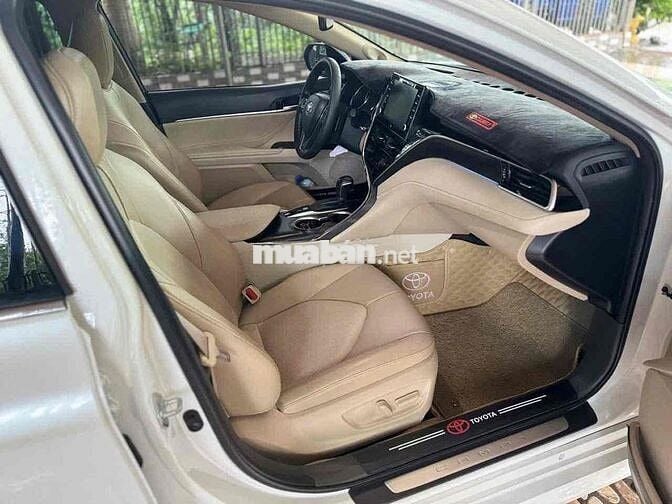 Toyota Camry 2022 2.0Q trắng/kem siêu đẹp