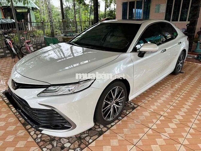Toyota Camry 2022 2.0Q trắng/kem siêu đẹp