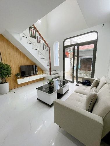 NHÀ ĐẸP TRUNG TÂM HOÀNG DIỆU – 2 MẶT THOÁNG MÁT – GIÁ CỰC TỐT!