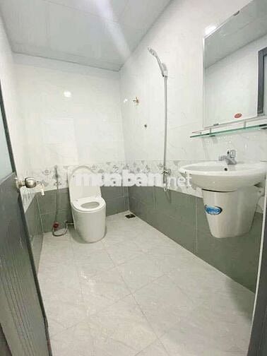 Nhà thuê Lạc Long Quân. Q11( 1PN, 1WC) Hẻm ba gác. Dtsd 60m2