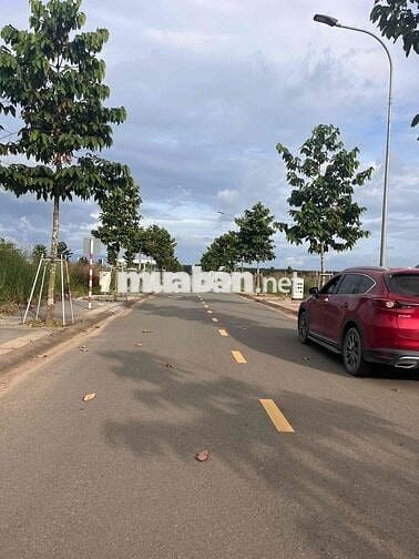 đất sổ hồng 100m2 thổ cư đường nhựa vỉa hè