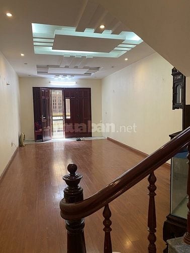 Cho thuê căn hộ liền kề 270 m2 làm VP hoặc để ở phố Ngọc Lâm, LB, HN