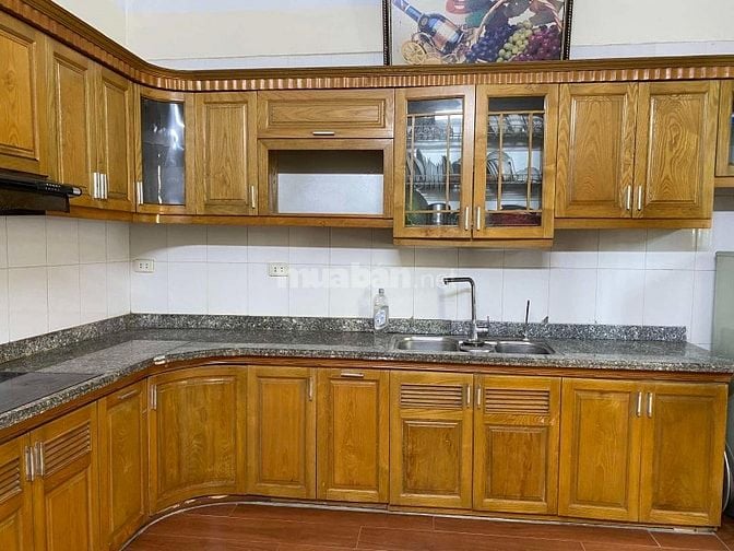 Cho thuê căn hộ liền kề 270 m2 làm VP hoặc để ở phố Ngọc Lâm, LB, HN