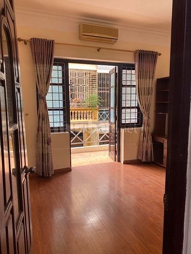 Cho thuê căn hộ liền kề 270 m2 làm VP hoặc để ở phố Ngọc Lâm, LB, HN