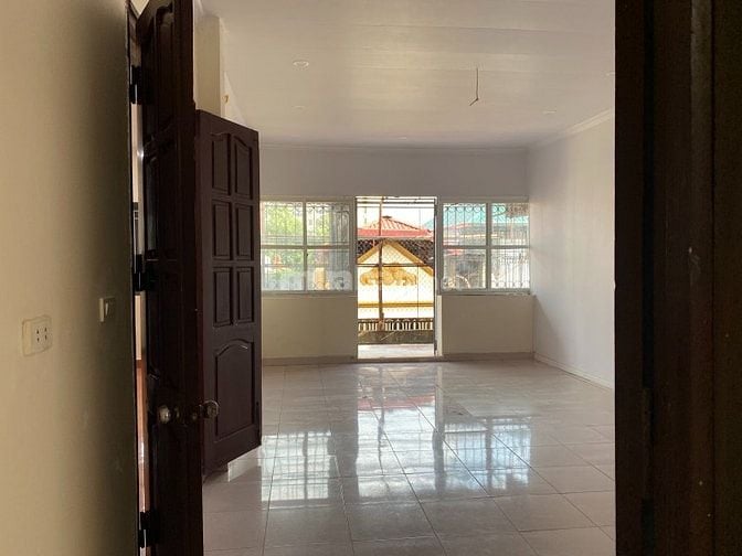 Cho thuê căn hộ liền kề 270 m2 làm VP hoặc để ở phố Ngọc Lâm, LB, HN