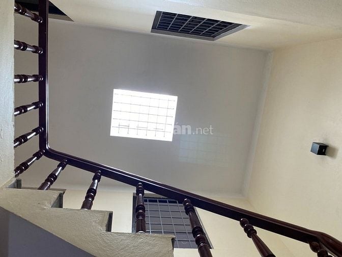 Cho thuê căn hộ liền kề 270 m2 làm VP hoặc để ở phố Ngọc Lâm, LB, HN