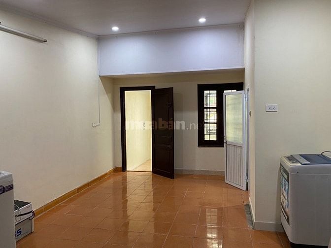 Cho thuê căn hộ liền kề 270 m2 làm VP hoặc để ở phố Ngọc Lâm, LB, HN