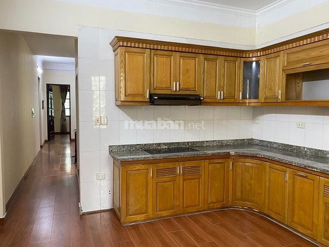 Cho thuê căn hộ liền kề 270 m2 làm VP hoặc để ở phố Ngọc Lâm, LB, HN