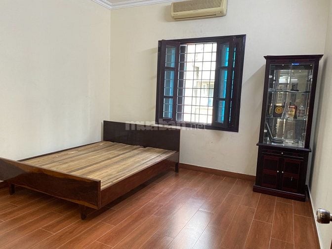 Cho thuê căn hộ liền kề 270 m2 làm VP hoặc để ở phố Ngọc Lâm, LB, HN