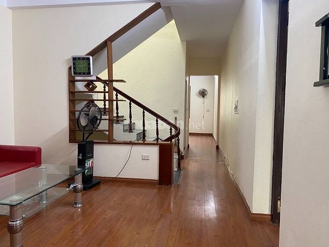 Cho thuê căn hộ liền kề 270 m2 làm VP hoặc để ở phố Ngọc Lâm, LB, HN