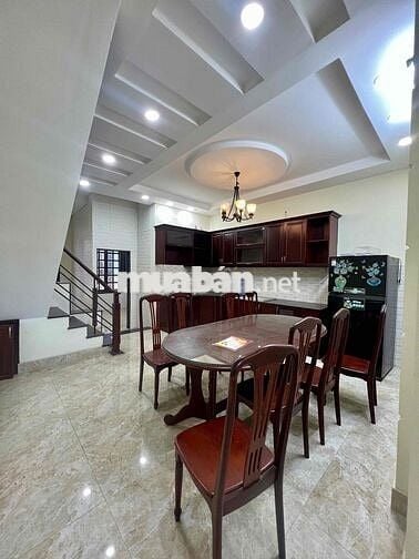 Nhà Sạch Sẻ DT 5x15 1Trệt 2Lầu 7Pn 4Wc Sân Rộng Đậu Xe Ngã Tư Ga Q12