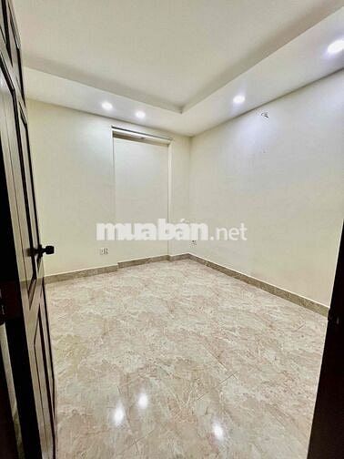 Nhà Sạch Sẻ DT 5x15 1Trệt 2Lầu 7Pn 4Wc Sân Rộng Đậu Xe Ngã Tư Ga Q12