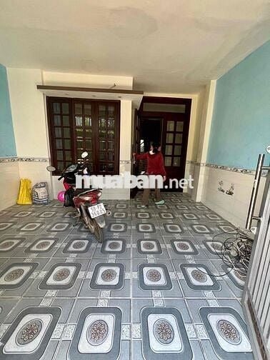 Nhà Sạch Sẻ DT 5x15 1Trệt 2Lầu 7Pn 4Wc Sân Rộng Đậu Xe Ngã Tư Ga Q12