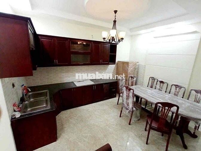 Nhà Sạch Sẻ DT 5x15 1Trệt 2Lầu 7Pn 4Wc Sân Rộng Đậu Xe Ngã Tư Ga Q12